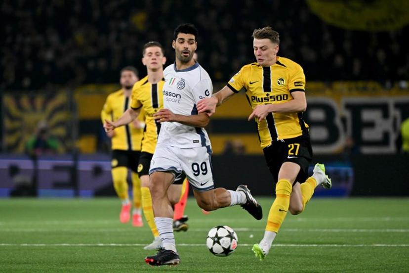 Inter Milan's Iranian forward #99 Mehdi Taremi (L) vies with Young Boys' Swiss defender #27 Lewin Blum (R) during the UEFA Champions League, league phase day 3, football match between Young Boys and Inter Milan at the Wankdorf Stadium in Bern on October 23, 2024.  Fabrice COFFRINI / AFP