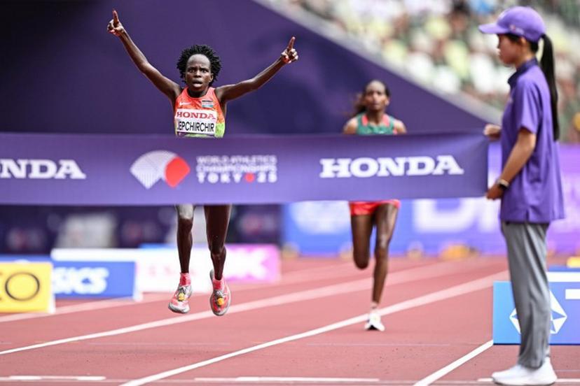 Kenya's athlete Peres Jepchirchir (L) gestures as she crosses the finish line ahead of Ethiopia's athlete Tigst Assefa to win the women's marathon final during the World Athletics Championships in Tokyo on September 14, 2025.  Jewel SAMAD / AFP