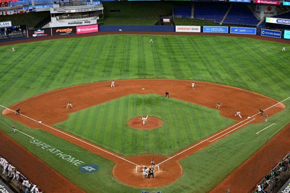 Panama's pitcher #24 Kenny Hernadez throws the ball during the Caribbean Series baseball game between Mexico and Panama at LoanDepot Park in Miami, Florida, on February 3, 2024.  Chandan Khanna / AFP
