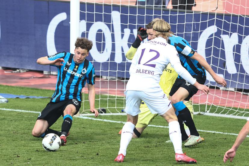 Club's Maxim De Cuyper and Anderlecht's Kasper Dolberg Rasmussen fight for the ball during a soccer game between Club Brugge and RSC Anderlecht in Brussels, Sunday 04 May 2025, the final of the 'Croky Cup' Belgian soccer cup. BELGA PHOTO BRUNO FAHY