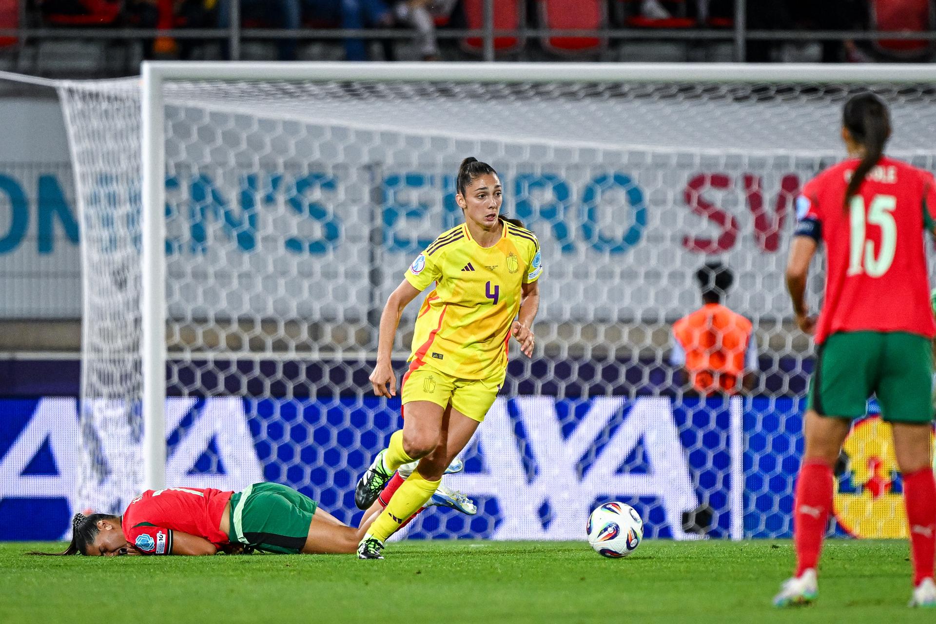 Francisca NAZARETH of Portugal and Amber TYSIAK of Belgium during the women's UEFA Euro 2025 match between Portugal and Belgium at Stade de Tourbillon on July 11, 2025 in Sion, Switzerland. (Photo by Baptiste Fernandez/Icon Sport) BENELUX ONLY