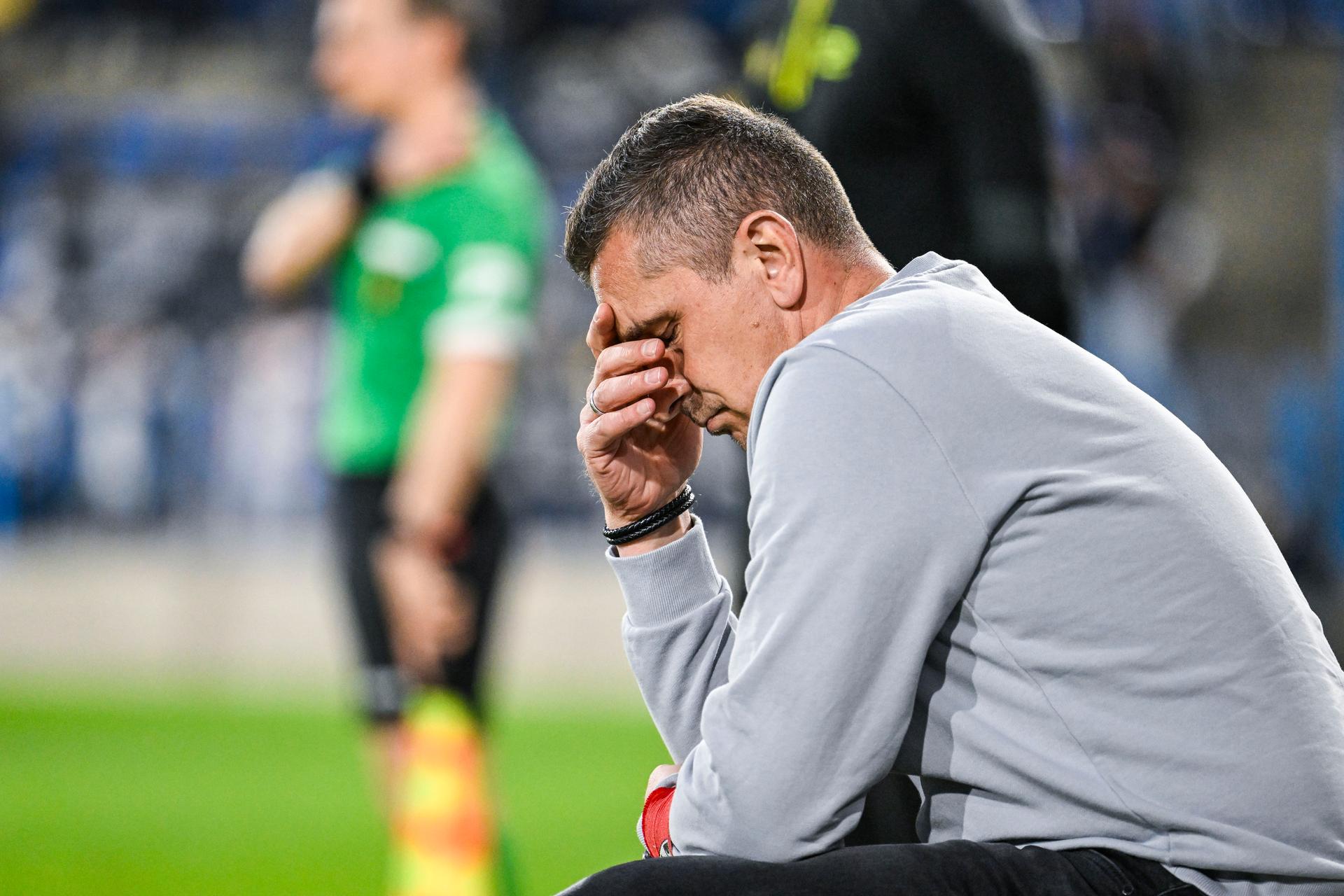 Eupen's head coach Mersad Selimbegovic pictured during a soccer match between SK Beveren and KAS Eupen, Friday 04 April 2025 in Beveren-Waas, on day 28 of the 2024-2025 'Challenger Pro League' 1B second division of the Belgian championship. BELGA PHOTO TOM GOYVAERTS