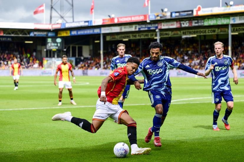 Go Ahead Eagles' Surinamese forward #18 Richonell Margaret (L) fights for the ball with Ajax's Dutch defender #05 Owen Wijndal during the Dutch Eredivisie football match between Go Ahead Eagles and AFC Ajax at De Adelaarshorst in Deventer on August 17, 2025.  Olaf Kraak / ANP / AFP