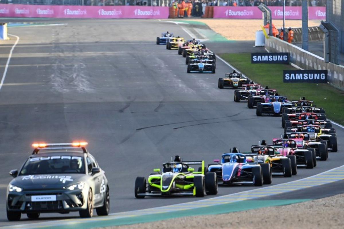 Spanish Youtuber "Karchez" leads the pack behind the safety car during the F4 GP Explorer car race at the Bugatti circuit in Le Mans, western France, on October 5, 2025.    JEAN-FRANCOIS MONIER / AFP