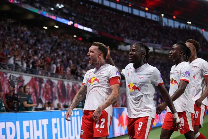 Leipzig's German defender #22 David Raum (L) celebrates his 3-1 during the German first division Bundesliga football match RB Leipzig v FC Cologne v in Leipzig, eastern Germany on September 20, 2025.  Ronny HARTMANN / AFP