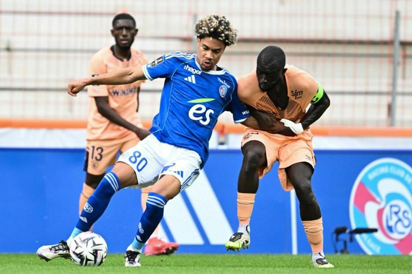 Strasbourg's French midfielder #80 Felix Lemarechal (L) fights for the ball with Le Havre's Senegalese defender #93 Arouna Sangante (R) during the French L1 football match between RC Strasbourg Alsace and Le Havre at the Stade de la Meinau in Strasbourg, eastern France, on September 14, 2025.   SEBASTIEN BOZON / AFP