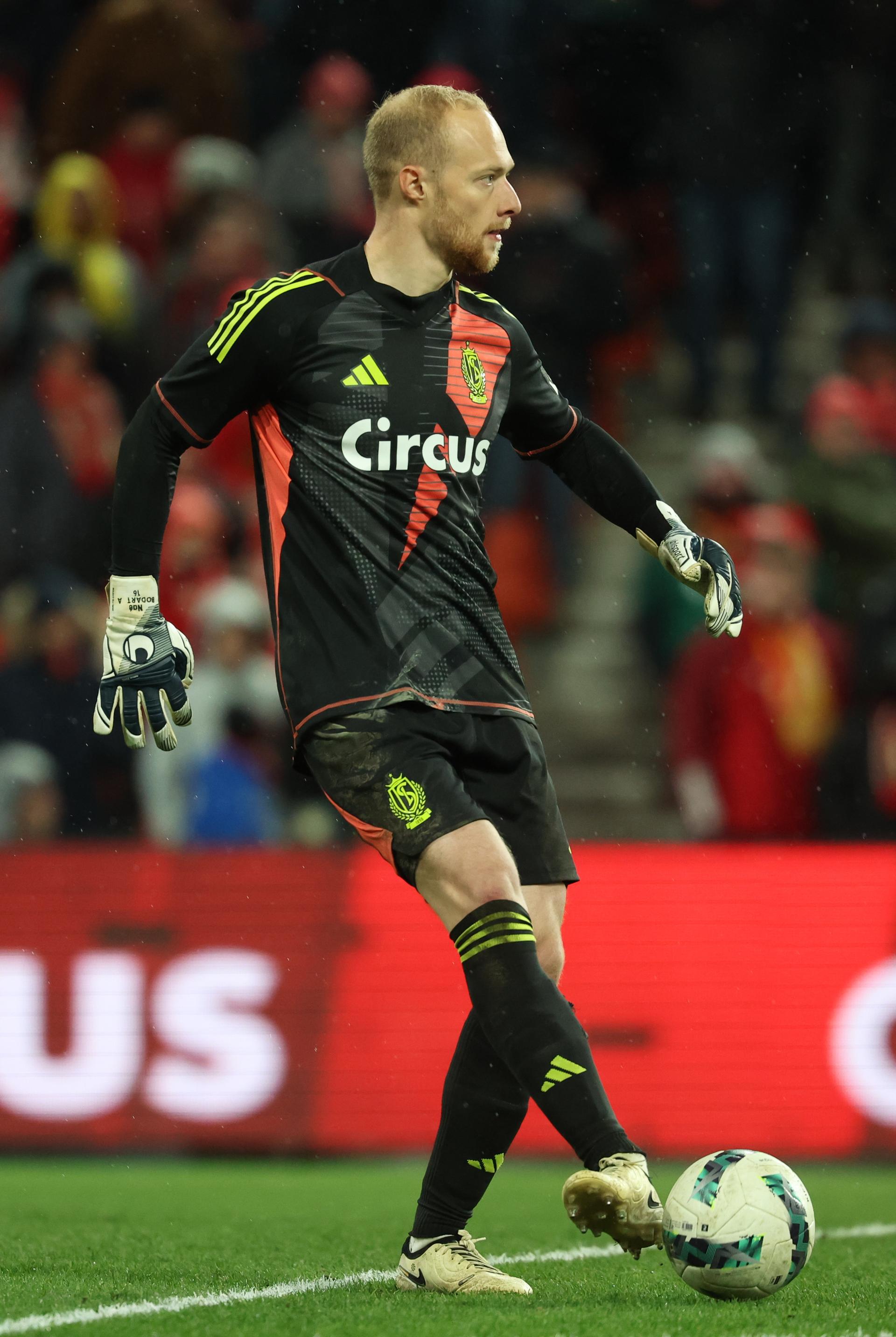 Standard's goalkeeper Arnaud Bodart pictured in action during a soccer match between Standard de Liege and Cercle Brugge, Saturday 23 November 2024 in Liege, on day 15 of the 2024-2025 season of the 'Jupiler Pro League' first division of the Belgian championship. BELGA PHOTO VIRGINIE LEFOUR