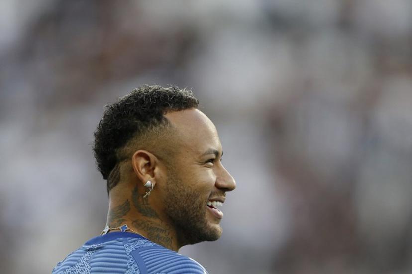 Santos' forward #10 Neymar warms up before Campeonato Paulista A1 semi-final football match between Corinthians and Santos at Arena Corinthians in Sao Paulo on March 9, 2025.  Miguel SCHINCARIOL / AFP