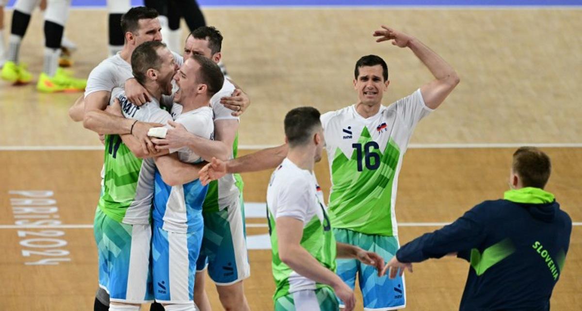 Slovenia's #16 Gregor Ropret (2R) and team mates celebrate during the volleyball men's quarter-final match between Slovenia and Poland during the Paris 2024 Olympic Games at the South Paris Arena 1 in Paris on August 5, 2024.  Miguel MEDINA / AFP
