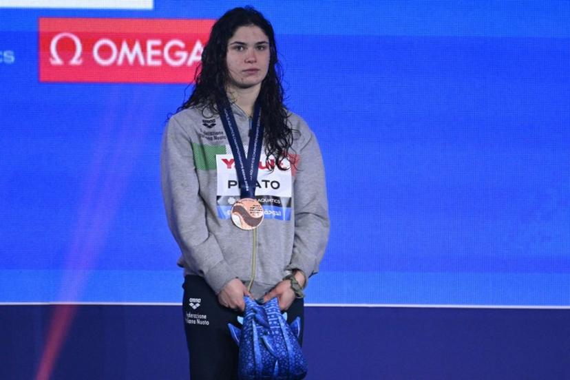 Italy's Benedetta Pilato poses with her bronze medal on the podium of the women's 50m breaststroke swimming event during the 2024 World Aquatics Championships at Aspire Dome in Doha on February 18, 2024.  Oli SCARFF / AFP