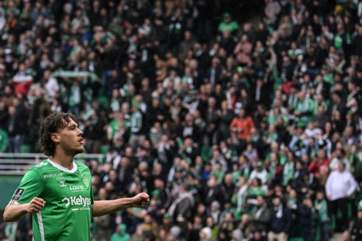 Saint Etienne's Belgian forward #32 Lucas Stassin celebrates after scoring his team's first goal during the French L1 football match between AS Saint-Etienne and Stade Brestois 29 at the Geoffroy-Guichard Stadium in Saint-Etienne, central France on April 13, 2025.  JEAN-PHILIPPE KSIAZEK / AFP