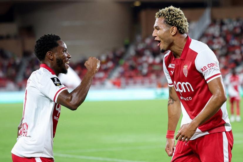 Monaco's German forward #29 Paris Brunner (R) celebrates with teammate Monaco's Belgian midfielder #17 Stanis Idumbo after scoring his team's first goal during the French L1 football match between AS Monaco and Olympique de Marseille (OM) at the Stade Louis II in the Principality of Monaco on August 30, 2026.  Valery HACHE / AFP