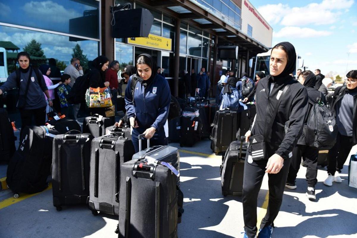 Members of Iran's women's football team exit Igdir airport, waiting to reach Dogubeyazit, in Igdir on March 18, 2026.  The Iranian women's national football team landed at Istanbul Airport on March 17, 2026 after several members of the delegation withdrew their asylum bids in Australia and decided to return home. Ali IHSAN OZTURK / AFP