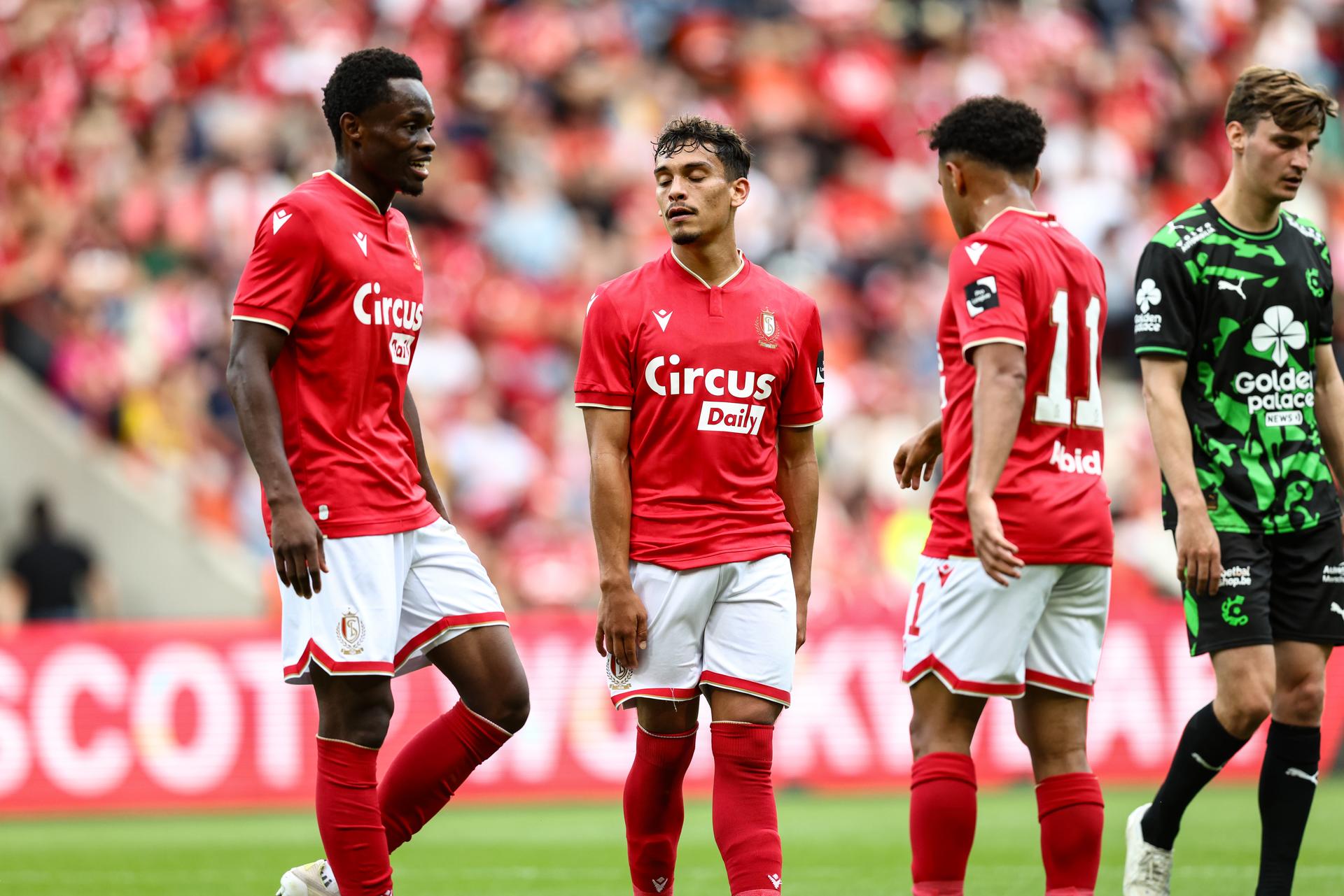 Standard's players look dejected during a soccer match between Standard de Liege and Cercle Brugge K.S.V., Saturday 23 August 2025 in Liege, on day 5 of the 2025-2026 'Jupiler Pro League' first division of the Belgian championship. BELGA PHOTO BRUNO FAHY