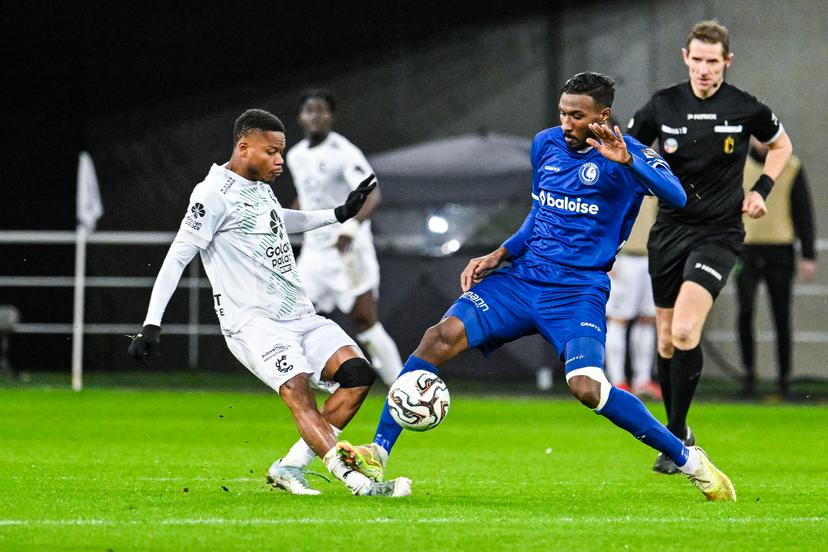 Cercle's Lawrence Agyekum and Gent's Hatim Es-Saoubi pictured in action during a soccer match between KAA Gent and Cercle Brugge, Friday 20 February 2026 in Gent, on day 26 of the 2025-2026 'Jupiler Pro League' first division of the Belgian championship. BELGA PHOTO TOM GOYVAERTS