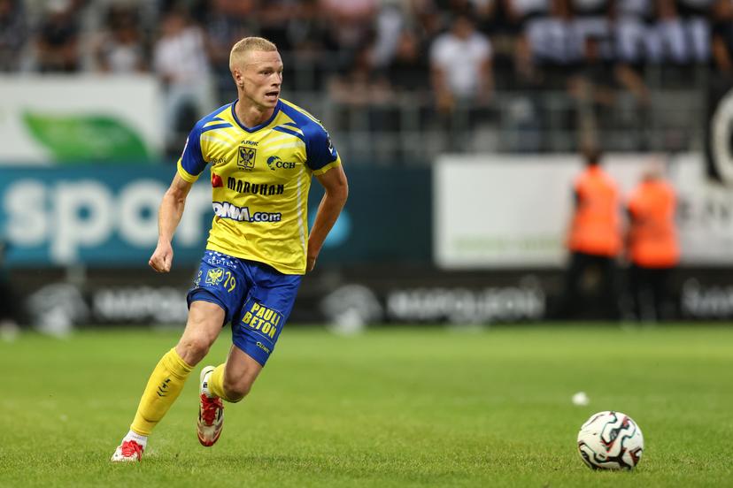 STVV's Louis Patris pictured in action during a soccer match between Sporting Charleroi and Sint-Truiden VV, Sunday 03 August 2025 in Charleroi, on day 2 of the 2025-2026 'Jupiler Pro League' first division of the Belgian championship. BELGA PHOTO BRUNO FAHY