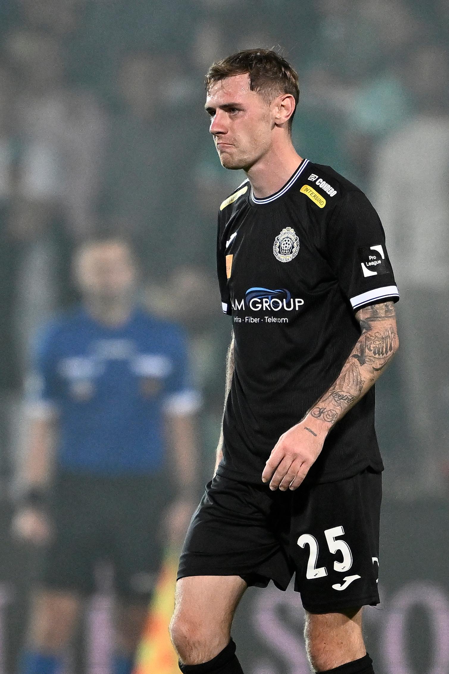 Lokeren's Indy Boonen receives a red card from the referee during a soccer game between Lommel SK and KSC Lokeren, Saturday 30 August 2025 in Lommel, on day 4 of the 2025-2026 'Challenger Pro League' 1B second division of the Belgian championship. BELGA PHOTO JOHAN EYCKENS