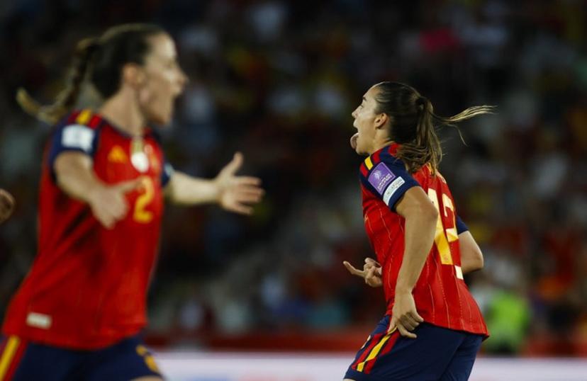 Spain's midfielder #12 Patri Guijarro (R) celebrates scoring the opening goal during the FIFA Women's World Cup Europe Zone Qualifiers, group C, football match between Spain and England at Mallorca Son Moix Stadium in Palma de Mallorca, on June 5, 2026.  JAIME REINA / AFP