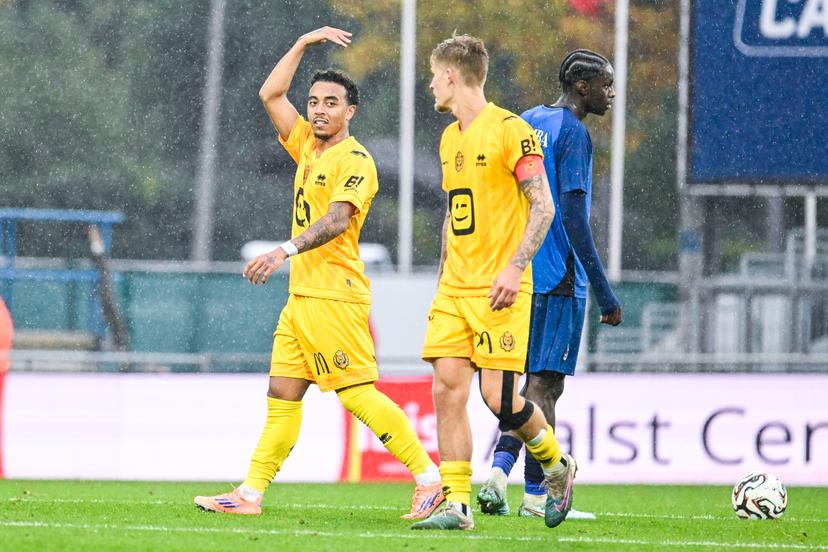 Mechelen's Myron Van Brederode celebrates after scoring during a soccer match between FCV Dender EH and KV Mechelen, Sunday 19 October 2025 in Denderleeuw, on day 11 of the 2025-2026 'Jupiler Pro League' first division of the Belgian championship. BELGA PHOTO TOM GOYVAERTS
