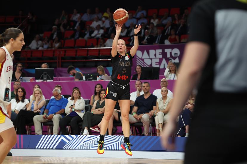 Belgium's Julie Vanloo fights for the ball during a basketball match between Spain and Belgian national team 'the Belgian Cats' on Sunday 29 June 2025 in Piraeus, Greece, the final of the FIBA Women's EuroBasket 2025. BELGA PHOTO VIRGINIE LEFOUR