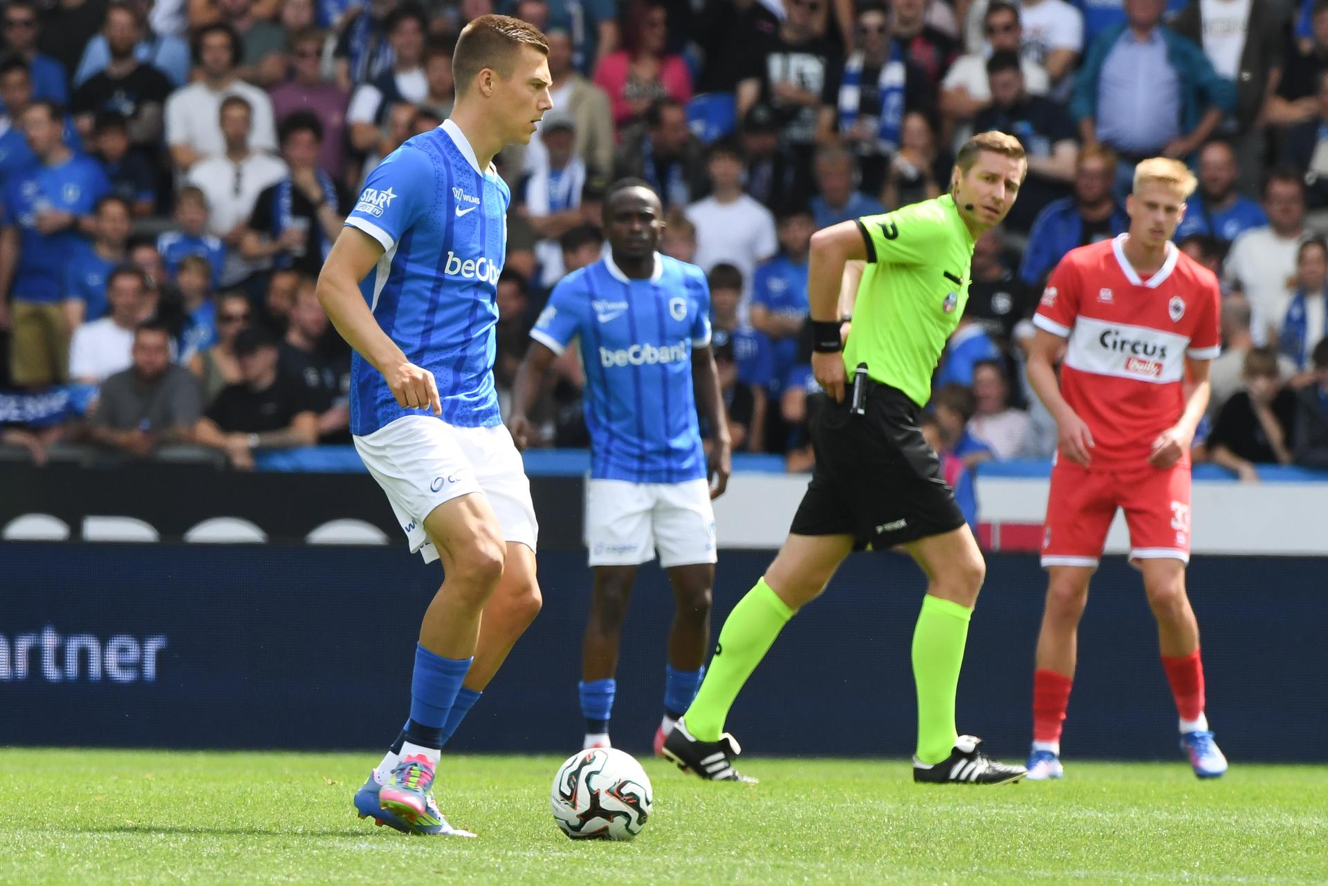 Genk's Daan Heymans pictured in action during a soccer match between KRC Genk and Royal Antwerp FC, Sunday 03 August 2025 in Genk, on day 2 of the 2025-2026 'Jupiler Pro League' first division of the Belgian championship. BELGA PHOTO JILL DELSAUX