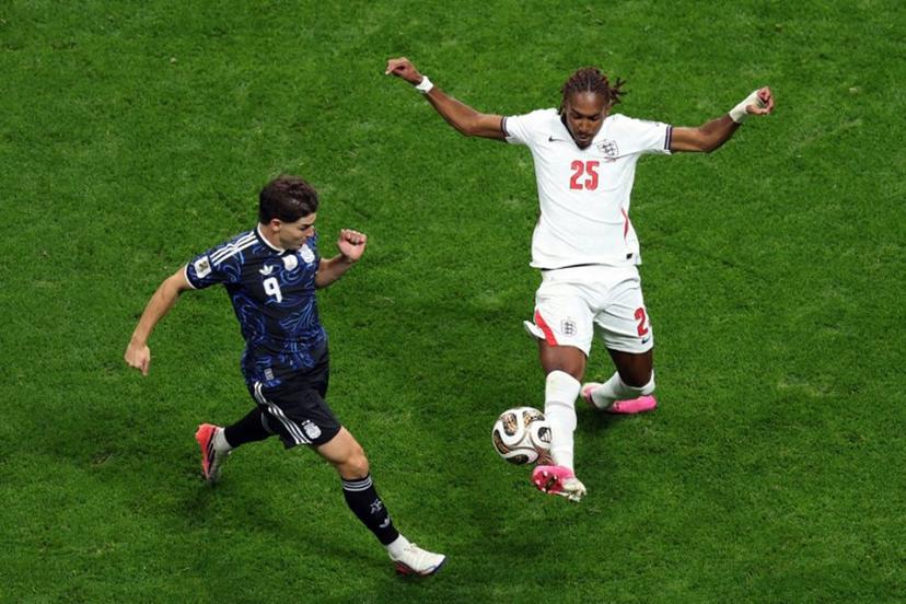 England's defender #25 Djed Spence and Argentina's forward #09 Julian Alvarez fight for the ball during the 2026 World Cup football tournament semi-final match between England and Argentina at the Atlanta Stadium in Atlanta on July 15, 2026.   PATRICIA DE MELO MOREIRA / AFP