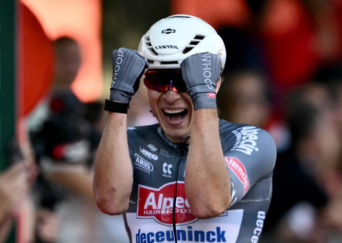 Team Alpecin's Belgian rider Jasper Philipsen celebrates crossing first the finish line of the first stage of the Vuelta a Espana, a 183 km race between Torino - Reggia di Venaria and Novara, in Italy's Piemonte region, on August 23, 2025.    Marco BERTORELLO / AFP