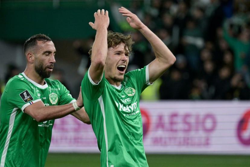 Saint-Etienne's Belgian forward #32 Lucas Stassin (R) celebrates after scoring a goal during the French L1 football match between AS Saint-Etienne and Olympique Lyonnais (OL) at the Geoffroy-Guichard Stadium in Saint-Etienne, central France on April 20, 2025.  JEAN-PHILIPPE KSIAZEK / AFP