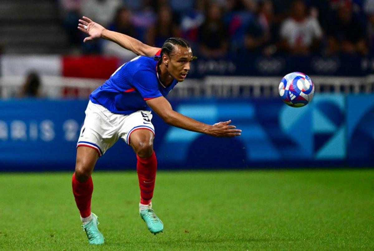 France's defender #05 Kiliann Sildillia eyes the ball during the men's semi-final football match between France and Egypt during the Paris 2024 Olympic Games at the Lyon Stadium in Lyon on August 5, 2024.  Olivier CHASSIGNOLE / AFP