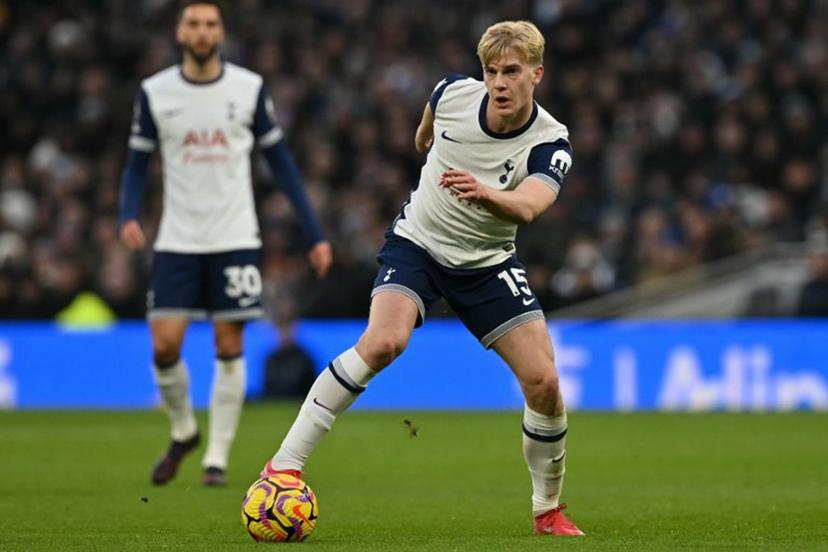Tottenham Hotspur's Swedish midfielder #15 Lucas Bergvall looks to play a pass during the English Premier League football match between Tottenham Hotspur and Manchester United at the Tottenham Hotspur Stadium in London, on February 16, 2025.  Glyn KIRK / AFP
