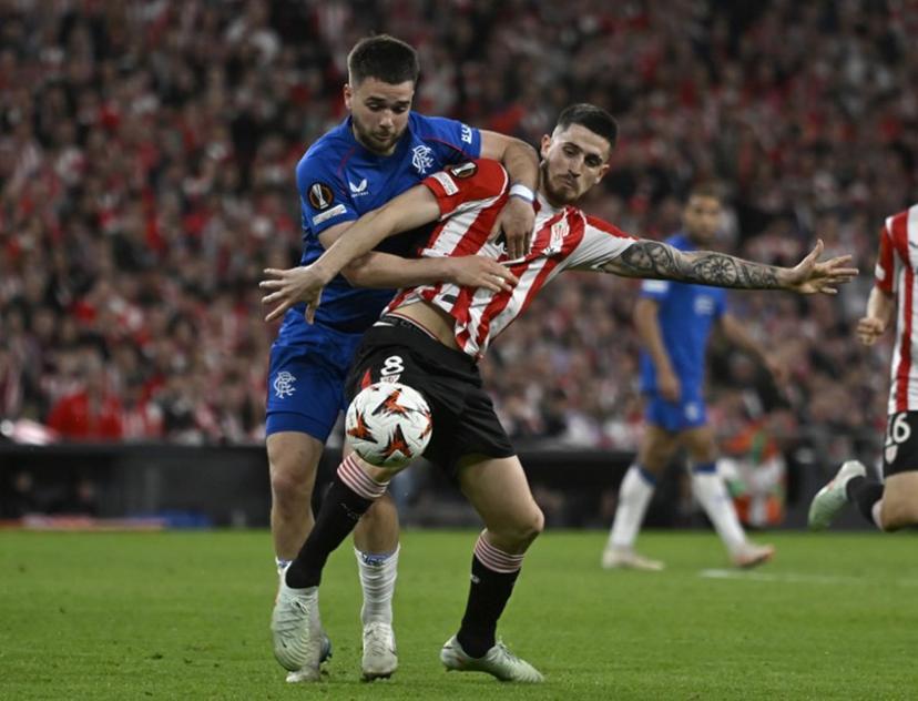 Rangers' Belgian midfielder #43 Nicolas Raskin fights for the ball with Athletic Bilbao's Spanish midfielder #08 Oihan Sancet during the UEFA Europa League quarter final second leg football match between Athletic Club Bilbao and Glasgow Rangers, at the San Mames stadium in Bilbao on April 17, 2025.  ANDER GILLENEA / AFP
