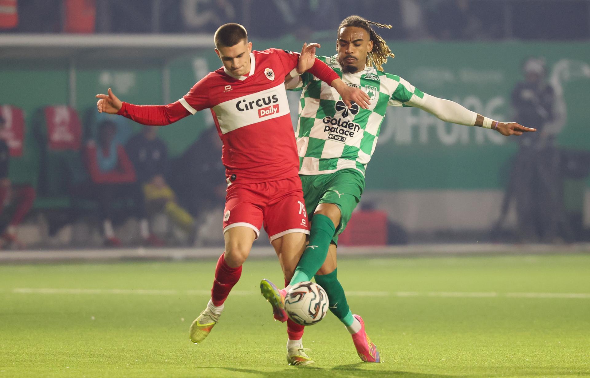 Antwerp's Gerard Vandeplas and RAAL's Yllan Okou fight for the ball during a soccer match between RAAL La Louviere and Royal Antwerp FC, Friday 06 March 2026 in La Louviere, on day 28 of the 2025-2026 'Jupiler Pro League' first division of the Belgian championship. BELGA PHOTO VIRGINIE LEFOUR