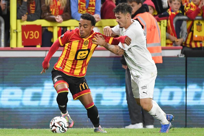 Cercle's Gary Magnee and Mechelen's Myron Van Brederode pictured in action during a soccer match between KV Mechelen and Cercle Brugge, Sunday 21 September 2025 in Mechelen, on day 8 of the 2025-2026 'Jupiler Pro League' first division of the Belgian championship. BELGA PHOTO JILL DELSAUX
