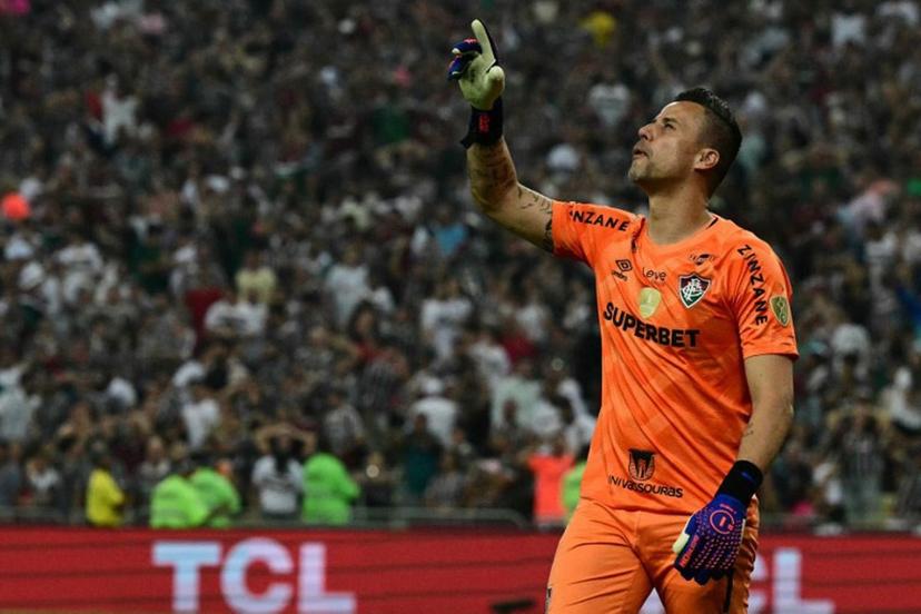 Fluminense's goalkeeper Fabio celebrates after saving a penalty kick taken by Fluminense's midfielder Ganso in the penalty shootout during the Copa Libertadores round of 16 second leg all-Brazilian football match between Fluminense and Gremio at the Maracana stadium in Rio de Janeiro, Brazil, on August 20, 2024.  Pablo PORCIUNCULA / AFP