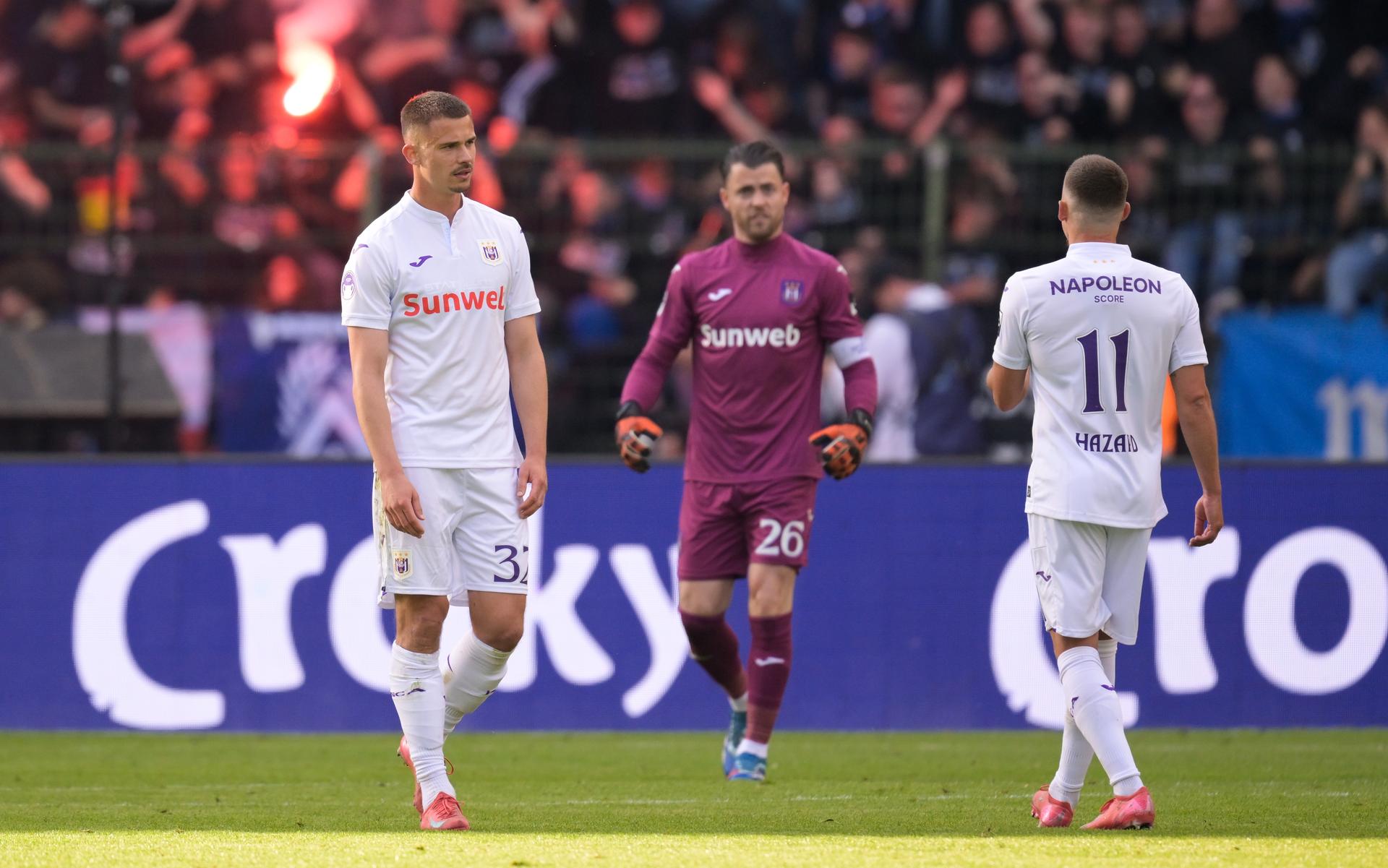 Anderlecht's Leander Dendoncker looks dejected during a soccer game between Club Brugge and RSC Anderlecht in Brussels, Sunday 04 May 2025, the final of the 'Croky Cup' Belgian soccer cup. BELGA PHOTO JOHN THYS
