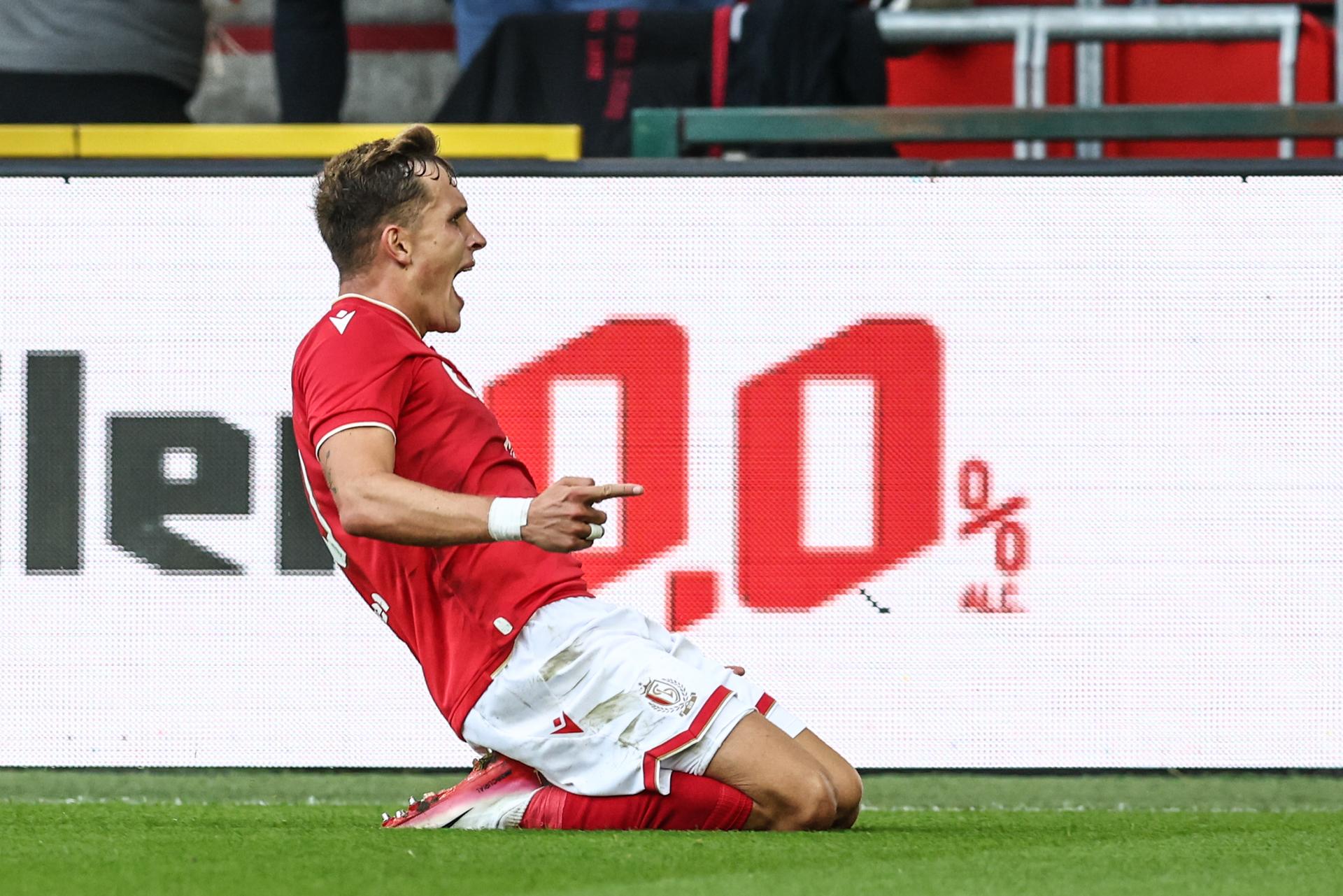 Standard's Dennis Ayensa celebrates after scoring during a soccer match between Standard de Liege and FCV Dender EH, Saturday 02 August 2025 in Liege, on day 2 of the 2025-2026 'Jupiler Pro League' first division of the Belgian championship. BELGA PHOTO BRUNO FAHY
