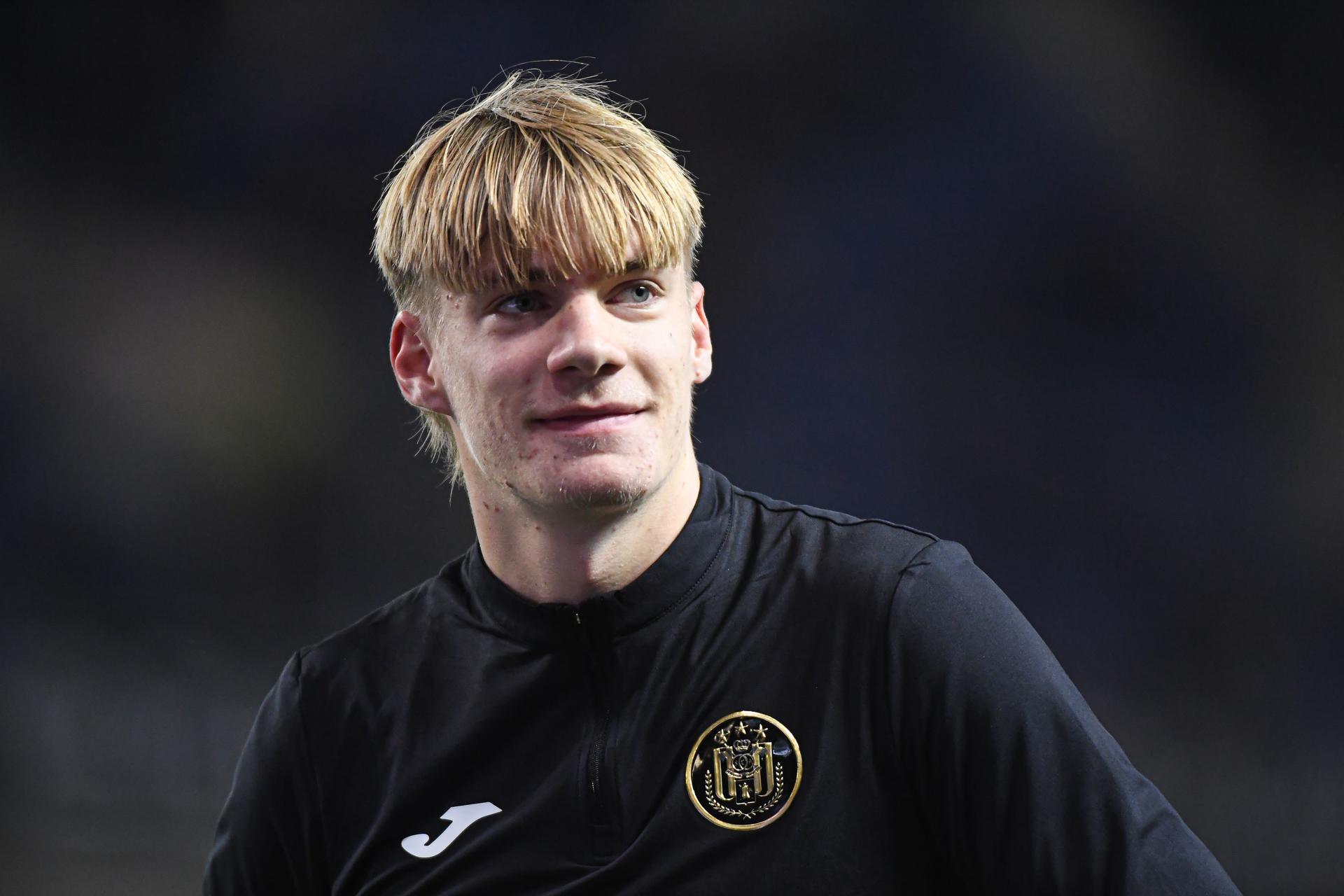 Anderlecht's Nathan De Cat pictured before a soccer game between KRC Genk and RSC Anderlecht, in the 1/8 final of the Croky Cup Belgian cup, Thursday 04 December 2025 in Genk. BELGA PHOTO JILL DELSAUX