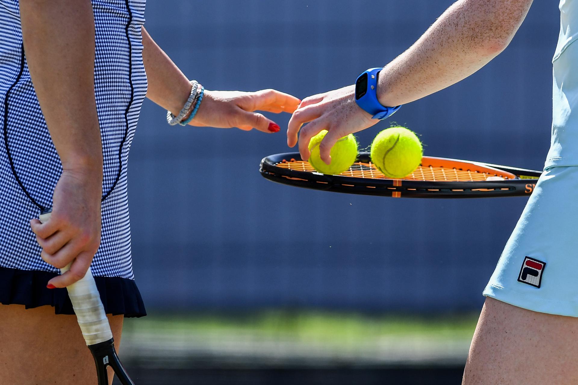 Illustration picture taken during a tennis game between Belgian Alison Van Uytvanck and Jelena Jankovic versus Croatian Darija Jurak and Australian Anastasia Rodionova during the quarter finals of the women's doubles tournament at Ricoh Open WTA tennis tournament in Rosmalen, the Netherlands, Thursday 09 June 2016. BELGA PHOTO LUC CLAESSEN