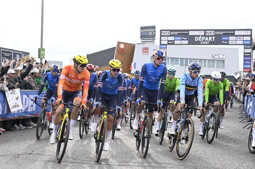 Riders pictured at the start of the elite men Road Race race (273,7 km) at the cycling World Championship, in Montreal, Canada, Sunday 27 September 2026. The UCI road world championships are taking place from 20 to 27 September, in Montreal, Canada. BELGA PHOTO JASPER JACOBS