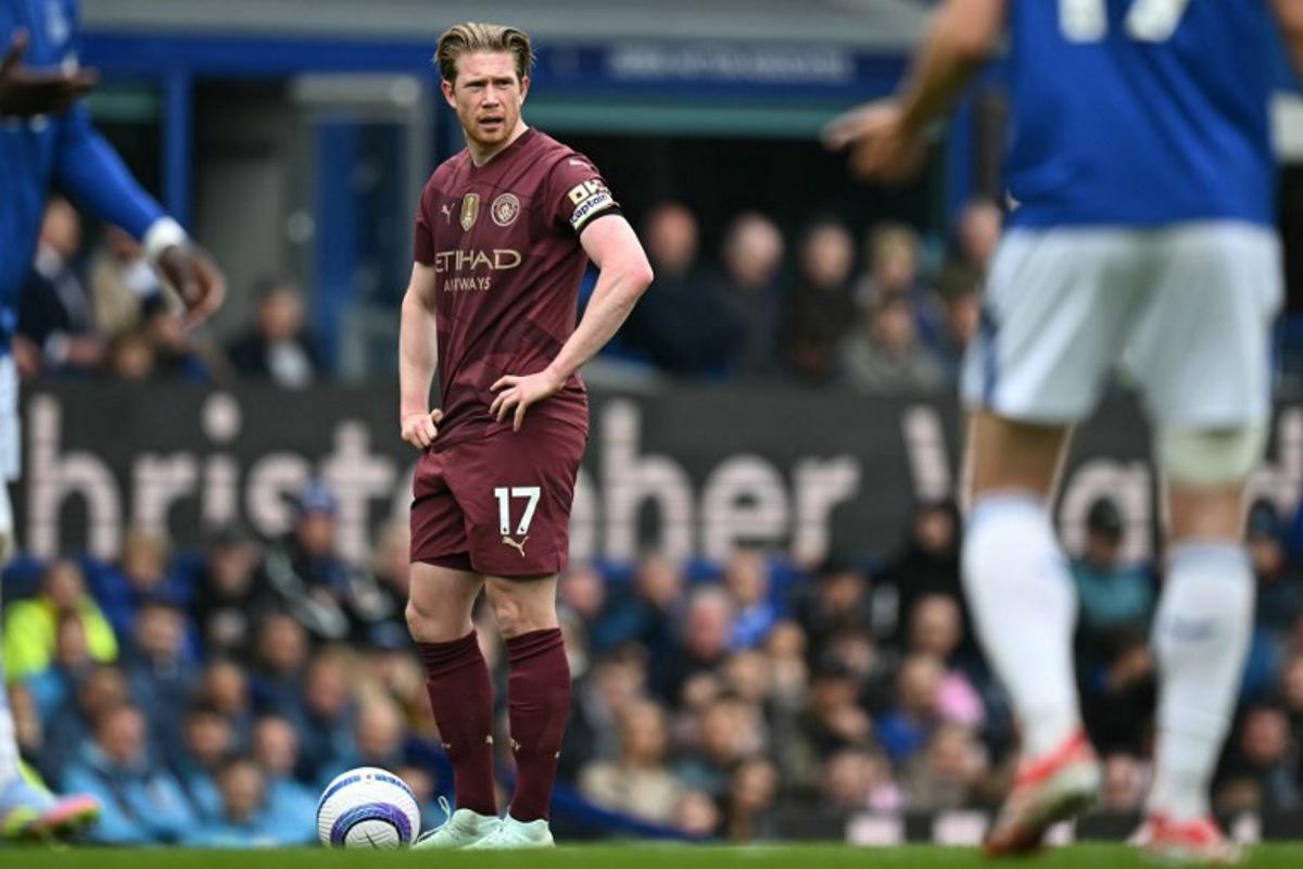 Manchester City's Belgian midfielder #17 Kevin De Bruyne waits to take a freekick during the English Premier League football match between Everton and Manchester City at Goodison Park in Liverpool, north west England on April 19, 2025.  Paul ELLIS / AFP
