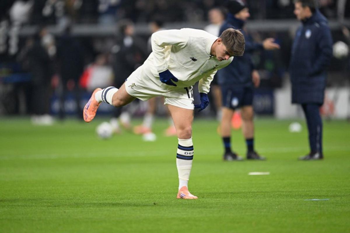 Atalanta's Belgian forward #17 Charles De Ketelaere warms up prior to the start of the UEFA Champions League league phase day 5 football match between Eintracht Frankfurt and Atalanta Bergamo in Frankfurt, Germany, on November 26, 2025.  Kirill KUDRYAVTSEV / AFP