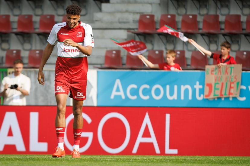 Essevee's Anosike Ementa looks dejected after a goal was disallowed during a soccer match between SV Zulte Waregem and FCV Dender EH, Saturday 09 May 2026 in Waregem, on the sixth and last day of the Relegation Play-offs of the 2025-2026 'Jupiler Pro League' first division of the Belgian championship. BELGA PHOTO KURT DESPLENTER