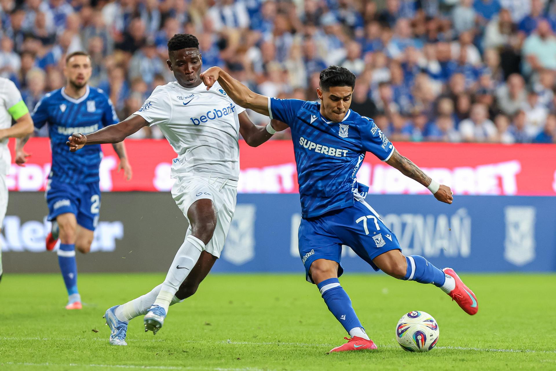 Genk's Ibrahima Bangoura and Lech Poznan's Luis Palma   fight for the ball during a game between Poland's Lech Poznan and Belgian soccer team KRC Genk, on Thursday 21 August 2025 in Poznan, Poland. The game is a first leg of the play-off round for the UEFA Europa League competition. BELGA PHOTO PAWEL JASKOLKA / PRESSFOCUS/NEWSPIX - POLAND OUT -