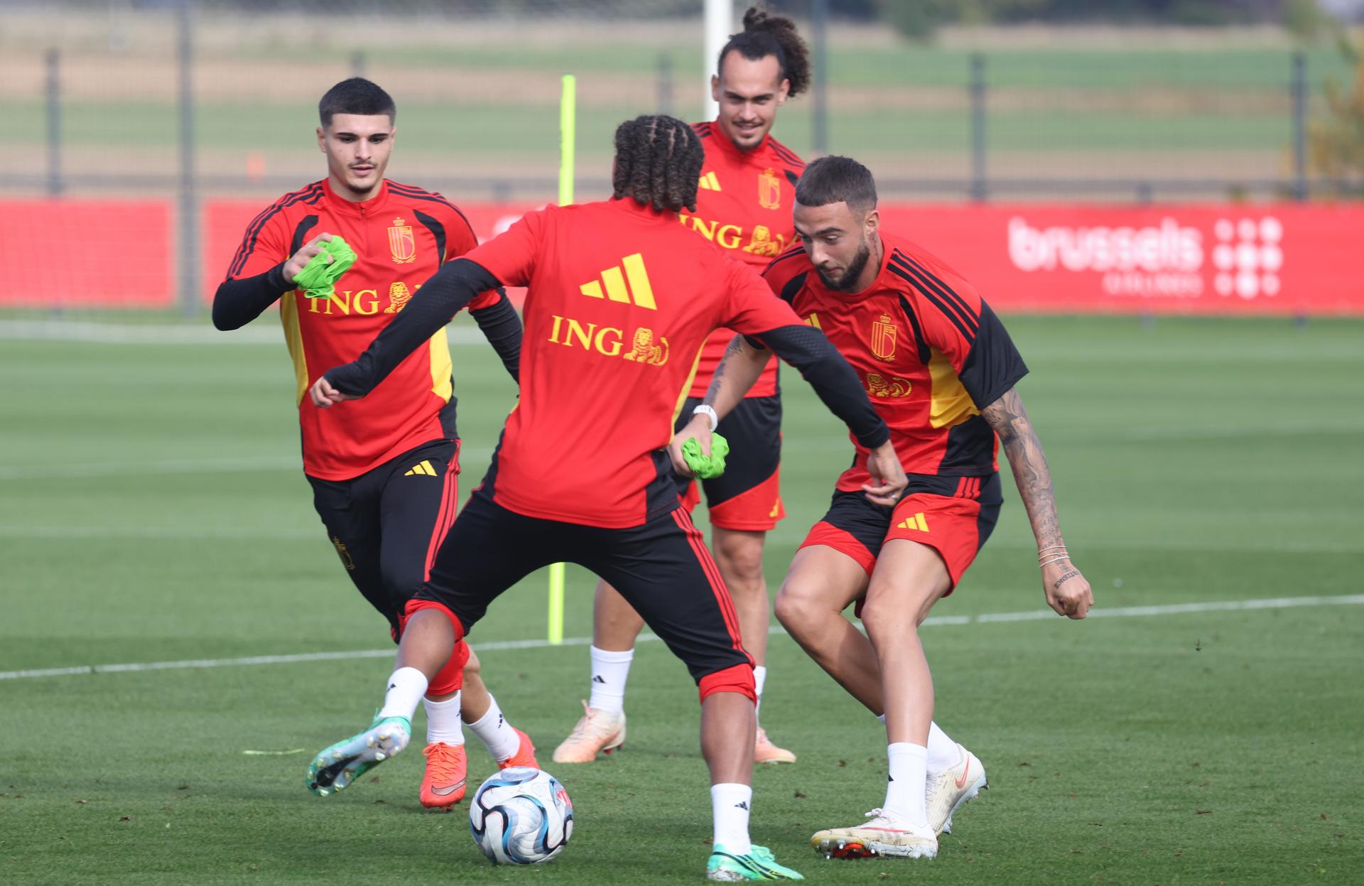 Belgium's Romeo Lavia and Belgium's Zeno Debast fight for the ball during a training session of the Red Devils, the Belgian national soccer team, at the national training center in Tubize, Thursday 1 October 2026. The team is preparing for their game against Turkey on Friday, their third game in the UEFA Nations League competition. BELGA PHOTO VIRGINIE LEFOUR