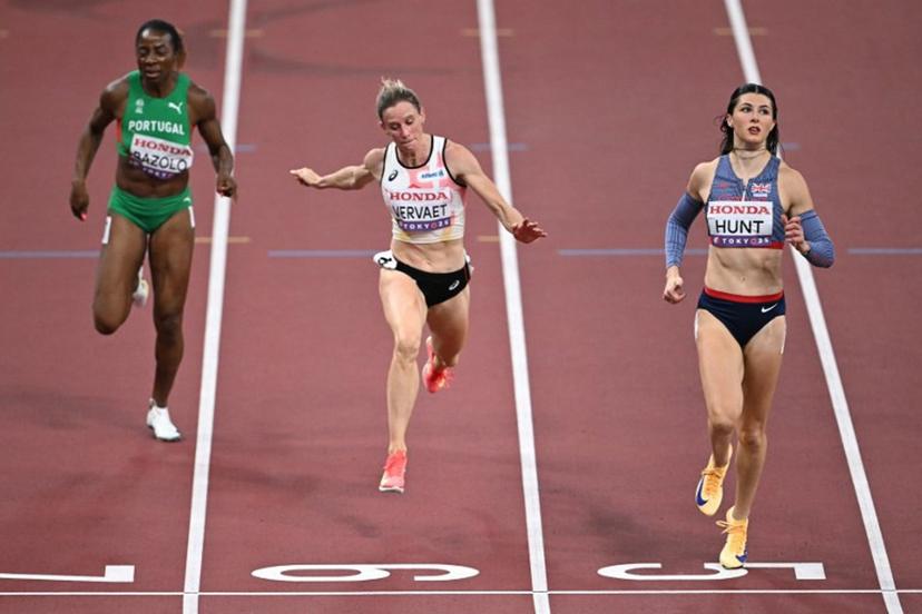 (From L) Portugal's Lorene Dorcas Bazolo, Belgium's Imke Vervaet and Great Britain's Amy Hunt run to the finish line in the women's 200m heats during the World Athletics Championships in Tokyo on September 17, 2025.  Philip FONG / AFP