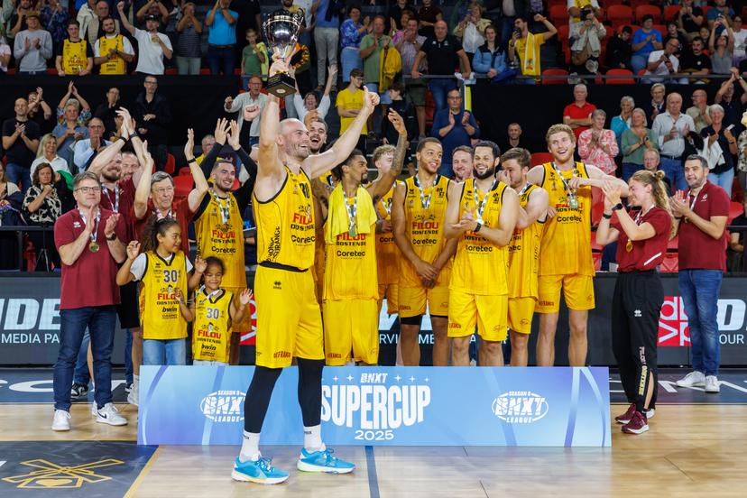 Oostende's players celebrate after winning a basketball match between Belgian BC Oostende and Dutch Heroes Den Bosch, Saturday 20 September 2025 in Oostende, the supercup of the 'BNXT League' Belgian/Dutch first division basket championship between the champion of Belgium and the Netherlands. BELGA PHOTO KURT DESPLENTER