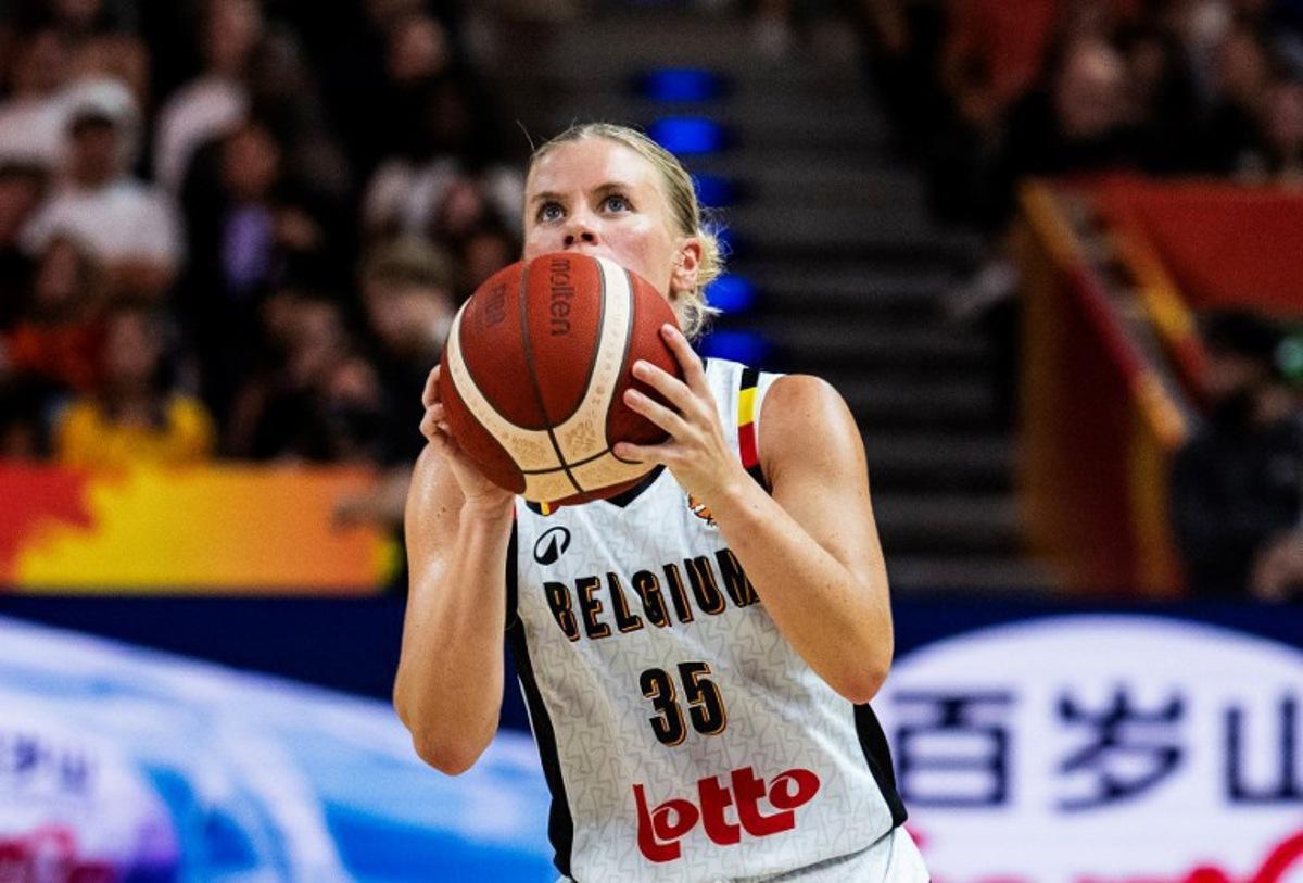 Belgium's guard #35 Julie Vanloo tries to score during the 2026 FIBA Women's Basketball World Cup Group C match between Belgium and Turkey at the Max-Schmeling-Halle in Berlin on September 4, 2026.  John MACDOUGALL / AFP