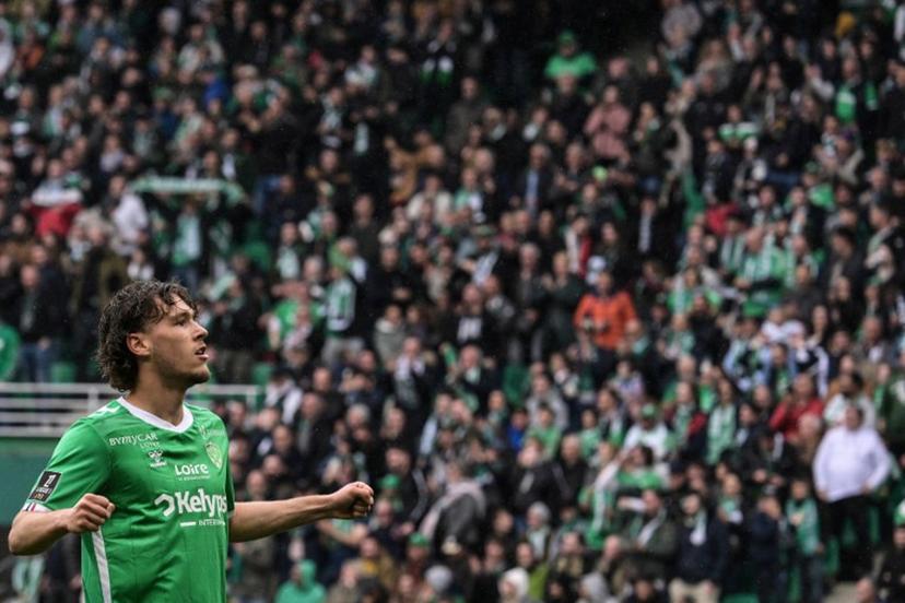 Saint Etienne's Belgian forward #32 Lucas Stassin celebrates after scoring his team's first goal during the French L1 football match between AS Saint-Etienne and Stade Brestois 29 at the Geoffroy-Guichard Stadium in Saint-Etienne, central France on April 13, 2025.  JEAN-PHILIPPE KSIAZEK / AFP