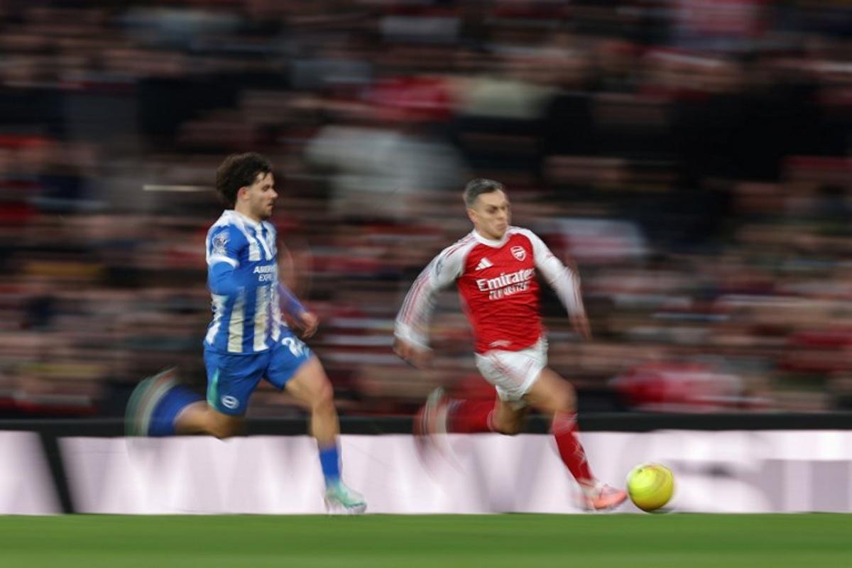 Arsenal's Belgian midfielder #19 Leandro Trossard (R) is chased by Brighton's Turkish defender #24 Ferdi Kadioglu (L) during the English Premier League football match between Arsenal and Brighton and Hove Albion at the Emirates Stadium in London on December 27, 2025.   Adrian Dennis / AFP