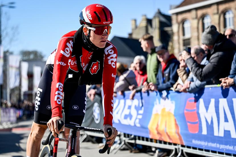Belgian Jenno Berckmoes of Lotto Cycling Team pictured at the start of the men elite race of the 'Dwars Door Vlaanderen' cycling event, 184,2km from Roeselare to Waregem, Wednesday 02 April 2025. BELGA PHOTO DIRK WAEM